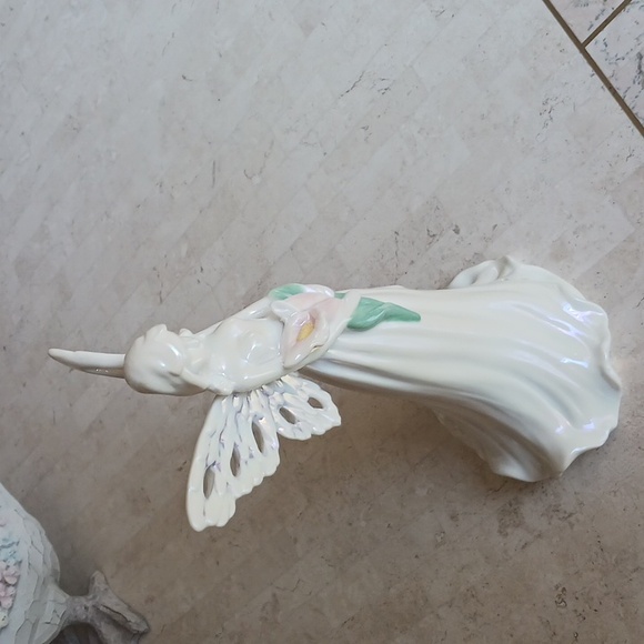 Angel- porcelain, illuminating 10" inches tall,holding tulips,-spring decor - Picture 5 of 11